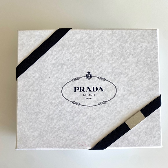 SOLD ❤️ Prada Re-Edition 2005 - Picture 2 of 5